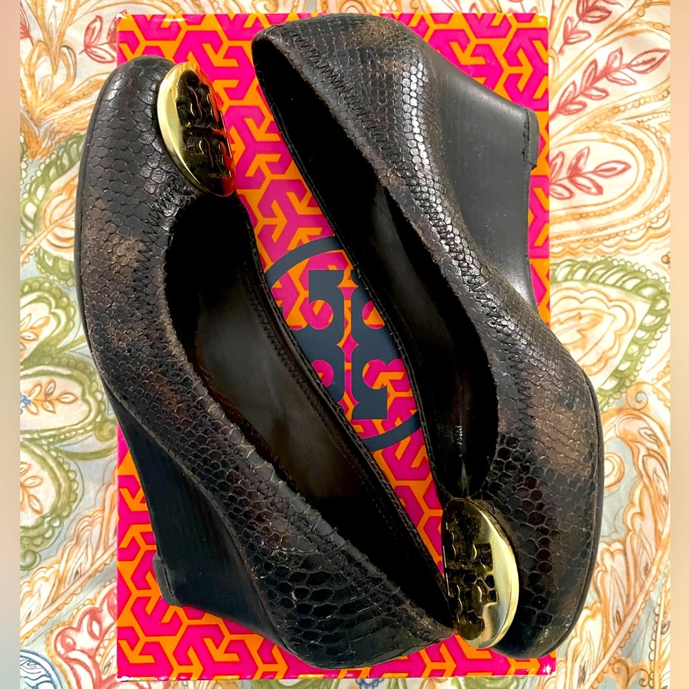 Tory Burch - Sally Wedge - Sz 7.5